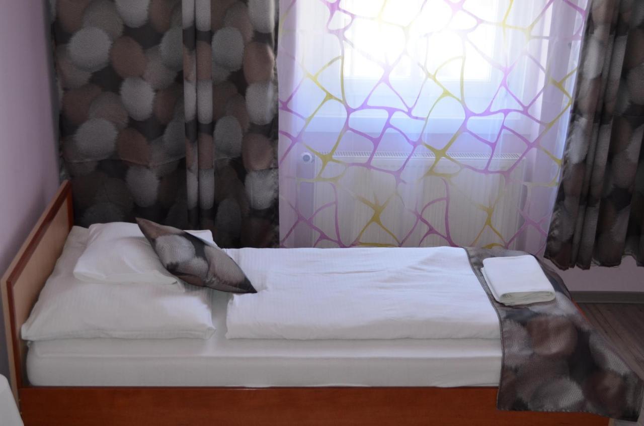 セゲド Holdfenyszallas Bed & Breakfast エクステリア 写真