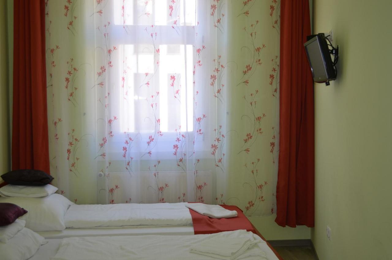 セゲド Holdfenyszallas Bed & Breakfast エクステリア 写真