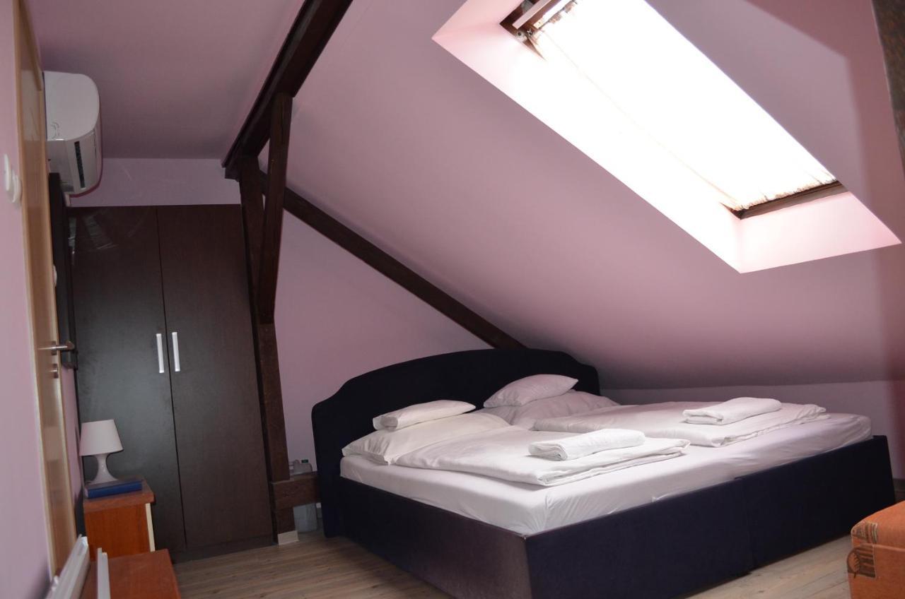 セゲド Holdfenyszallas Bed & Breakfast エクステリア 写真