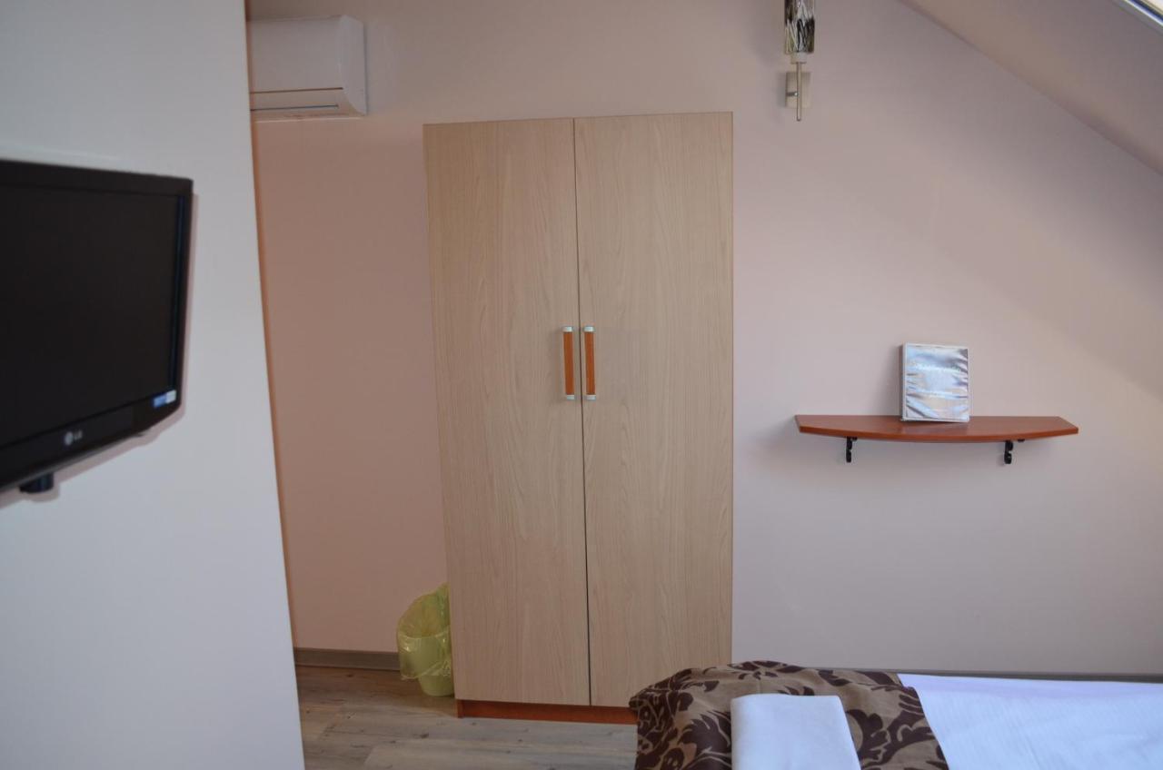 セゲド Holdfenyszallas Bed & Breakfast エクステリア 写真